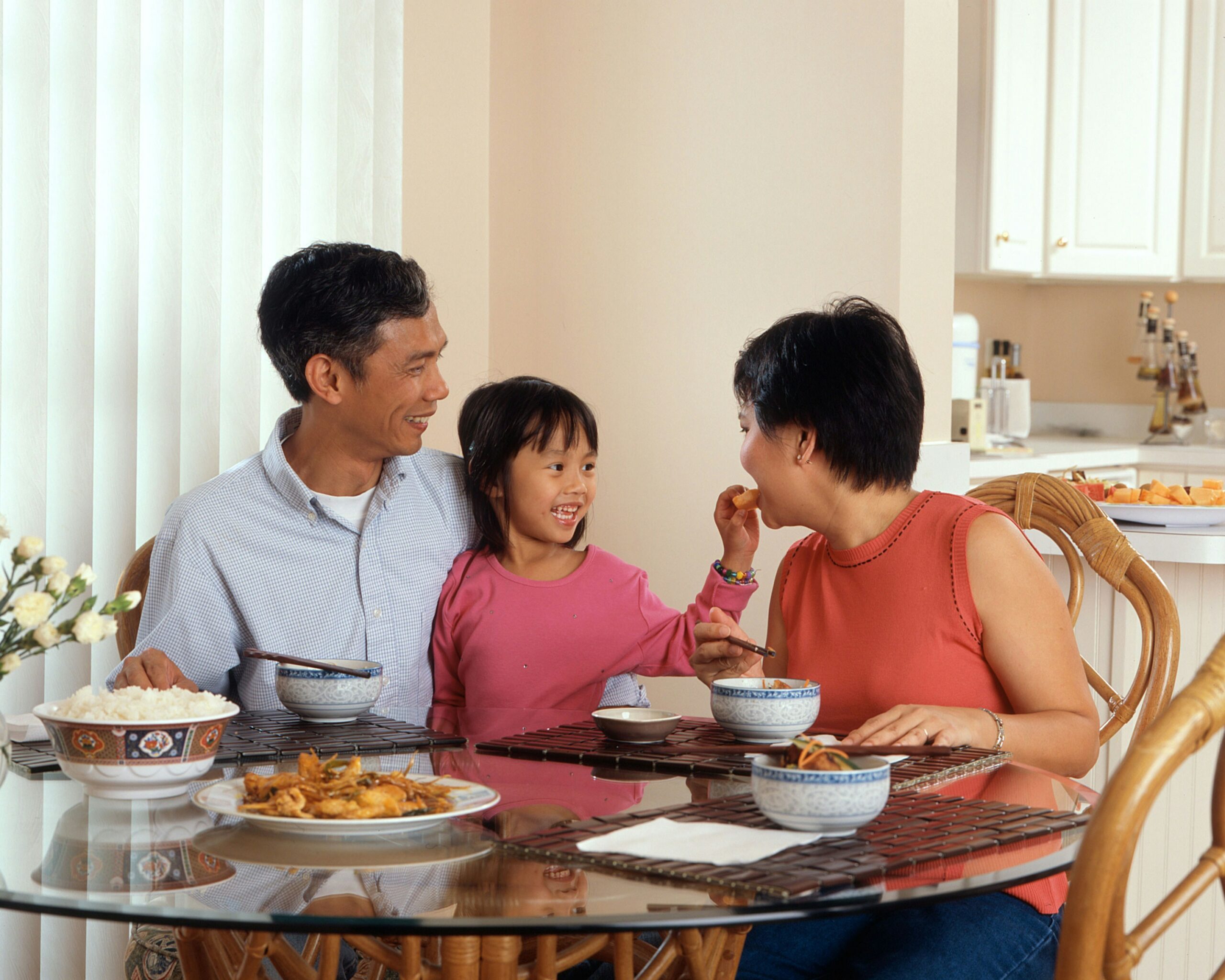 family dinner, makan bersama, keluarga, asian family, family dinner